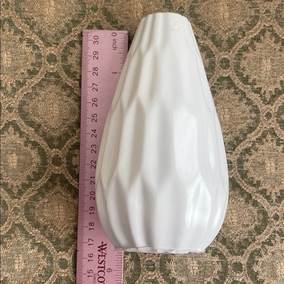 White pinecone and pattern ceramic Flower Vases - Picture 16 of 16